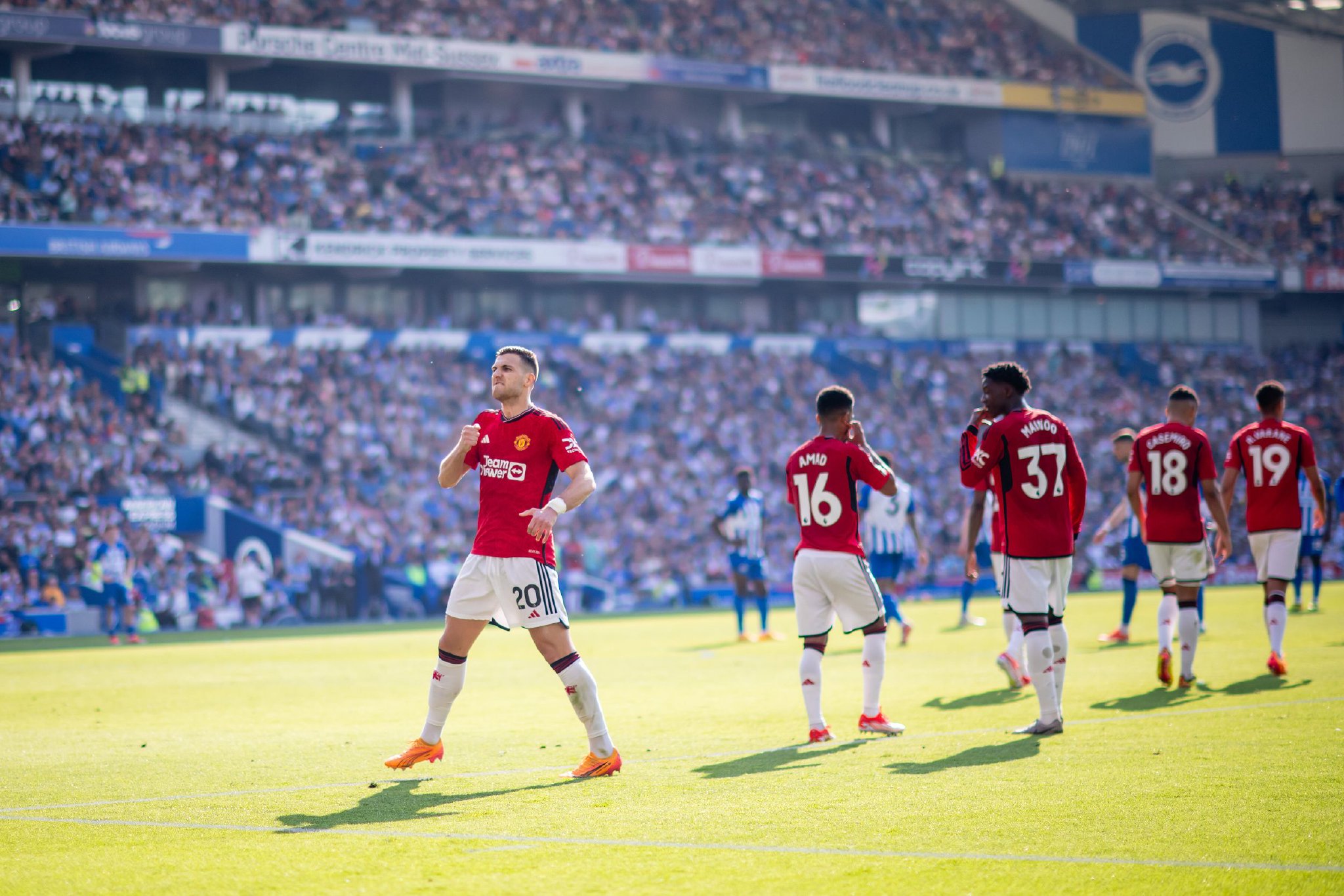 官方：广西平果队务黄浩实施不当行为，禁入体育场2场罚款2万.