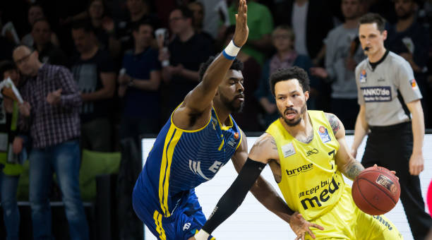 以微弱优势 以微弱优势