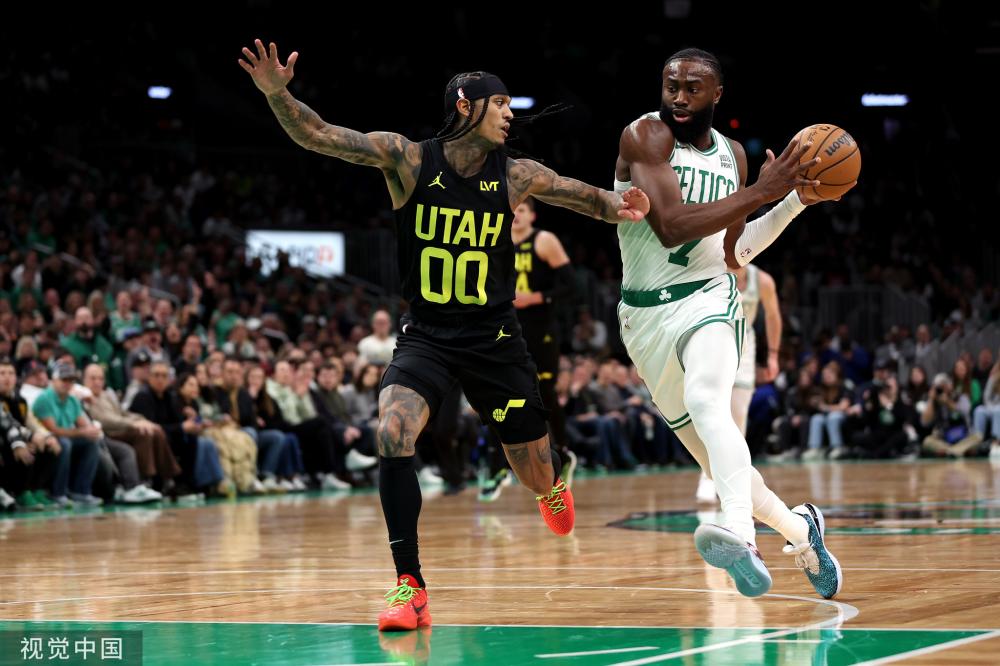 湖人官方晒照：洛杉矶多地蕴含东契奇元素 全城欢庆续约达成